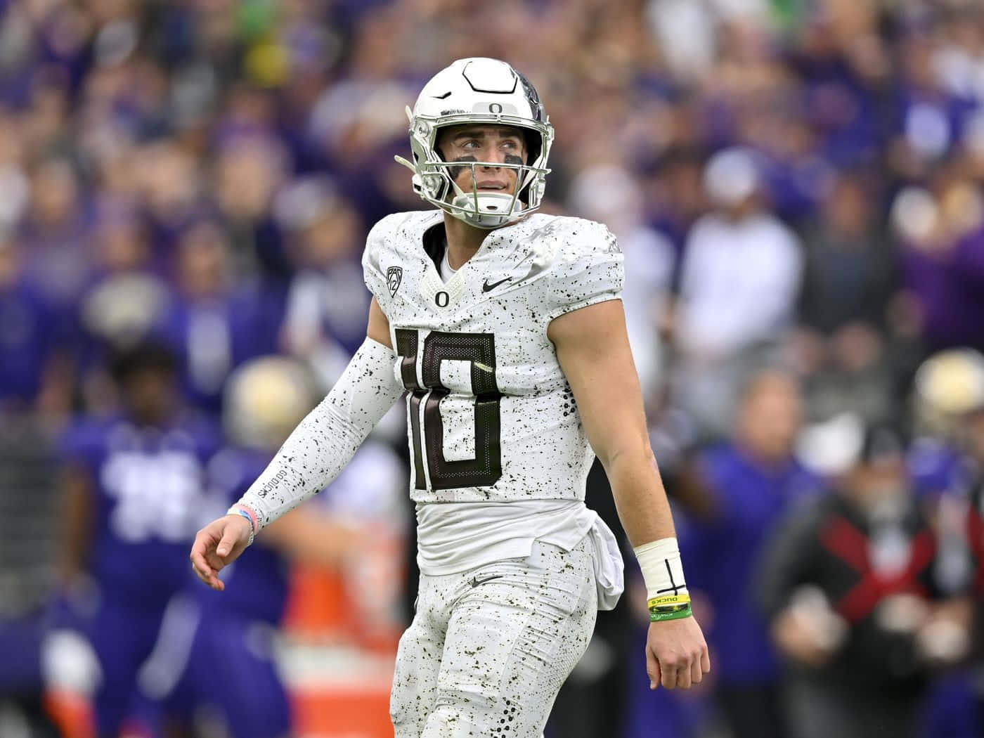 Quarterback Bo Nix Action Shot Wallpaper