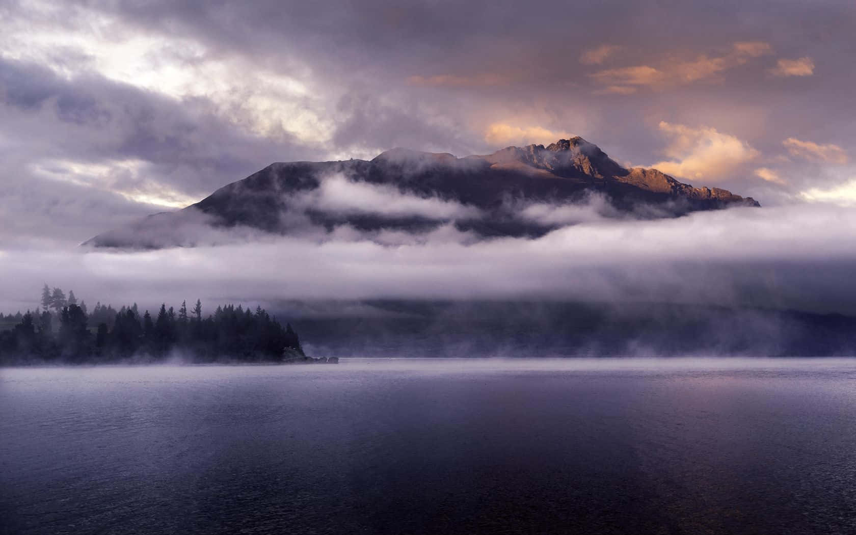 Queenstown Lake Wakatipu Misty Morning Wallpaper