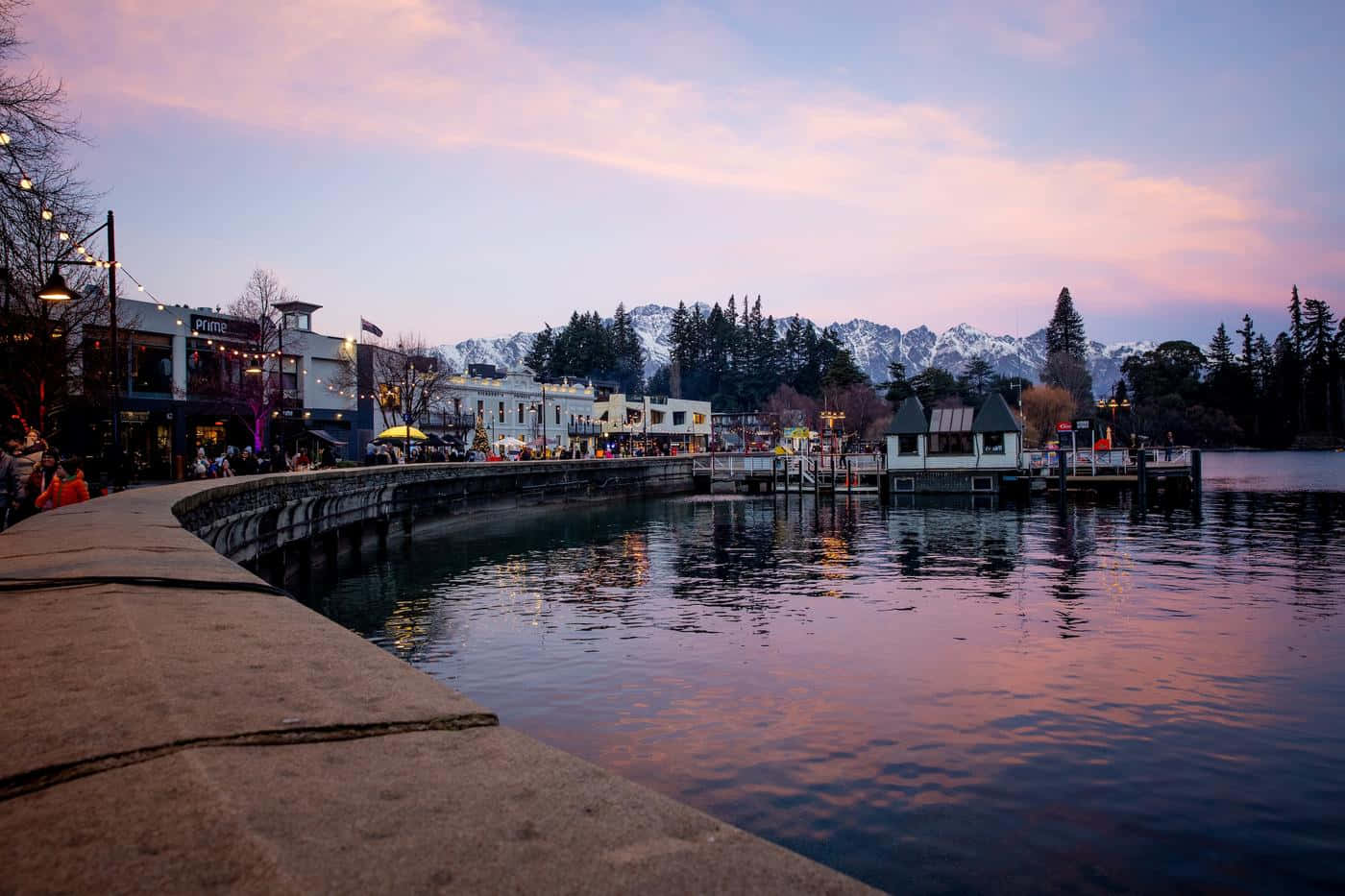 Queenstown Lakeside Dusk Scenery Wallpaper