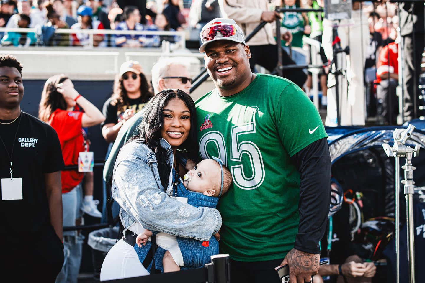 Quinnen Williams Family Moment Wallpaper