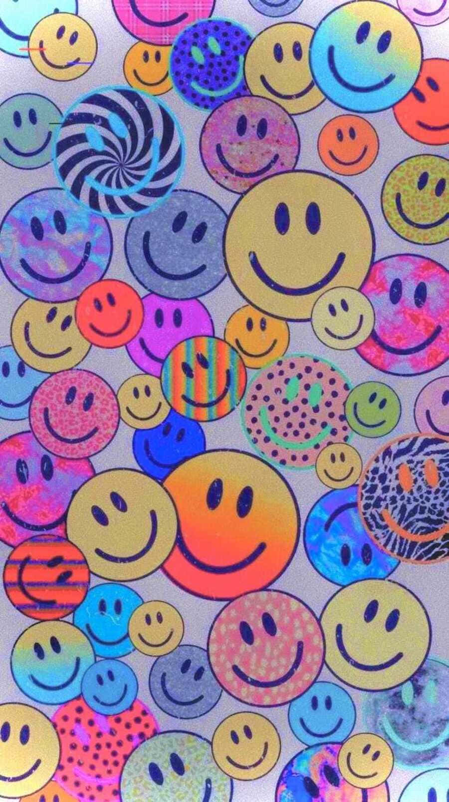 Radiant Aesthetic Smiley Face Wallpaper Wallpaper