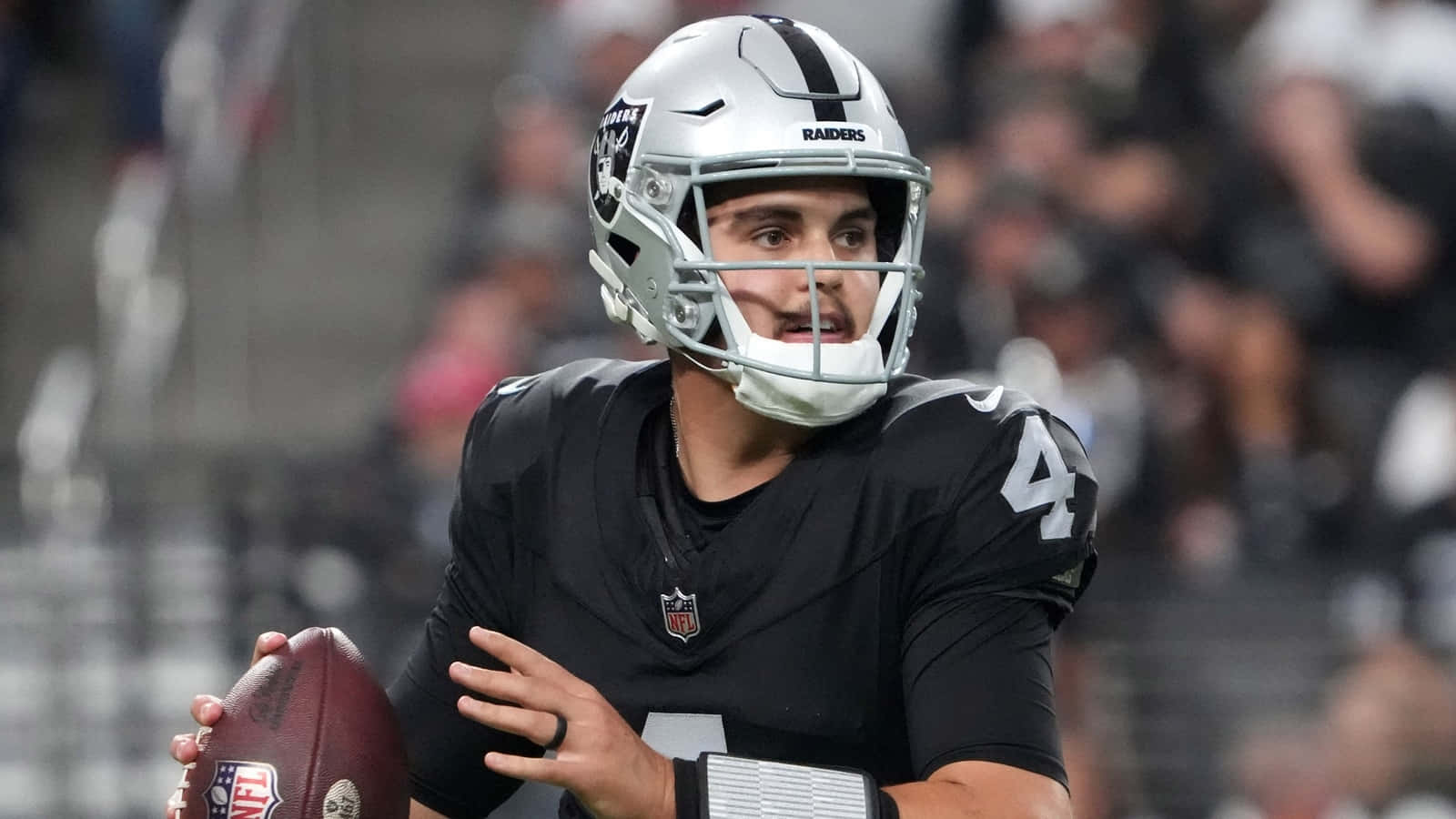 Raiders Quarterback Preparation Wallpaper