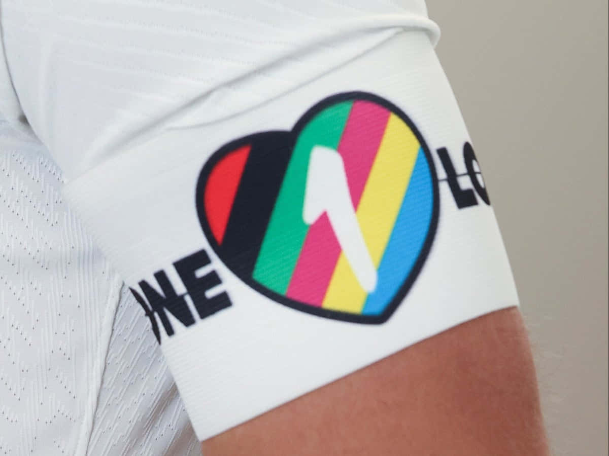 Rainbow Heart Captain Armband Wallpaper