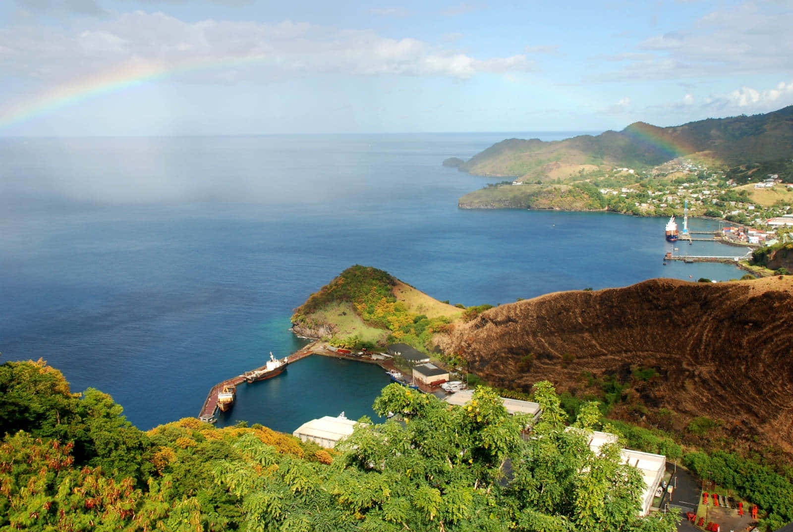 Rainbow Over Saint Vincent Port Wallpaper