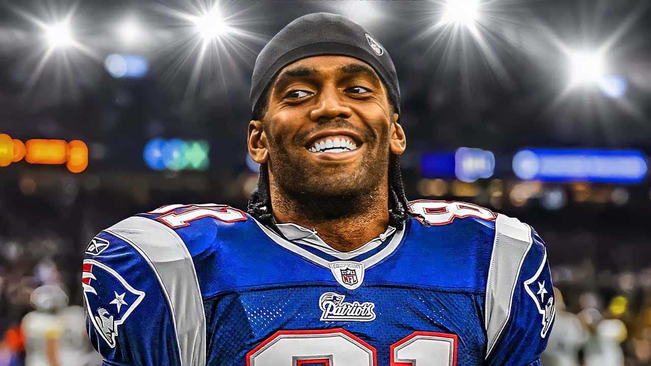 Randy Moss Smilingin Patriots Uniform Wallpaper