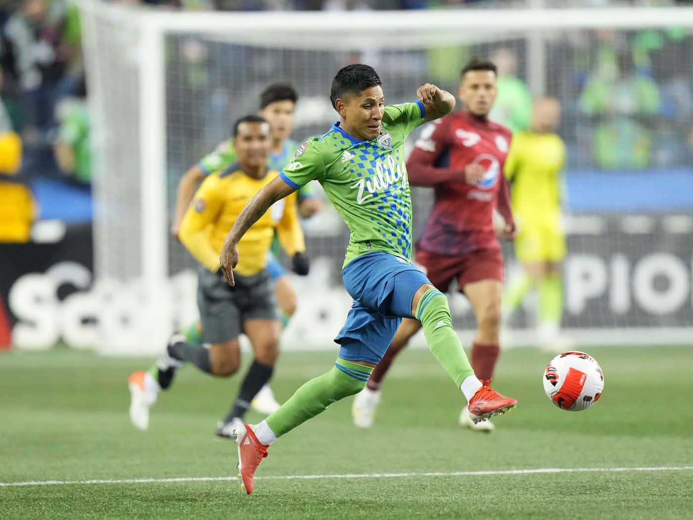 Raul Ruidiaz In Action: Showcasing Soccer Skills Wallpaper