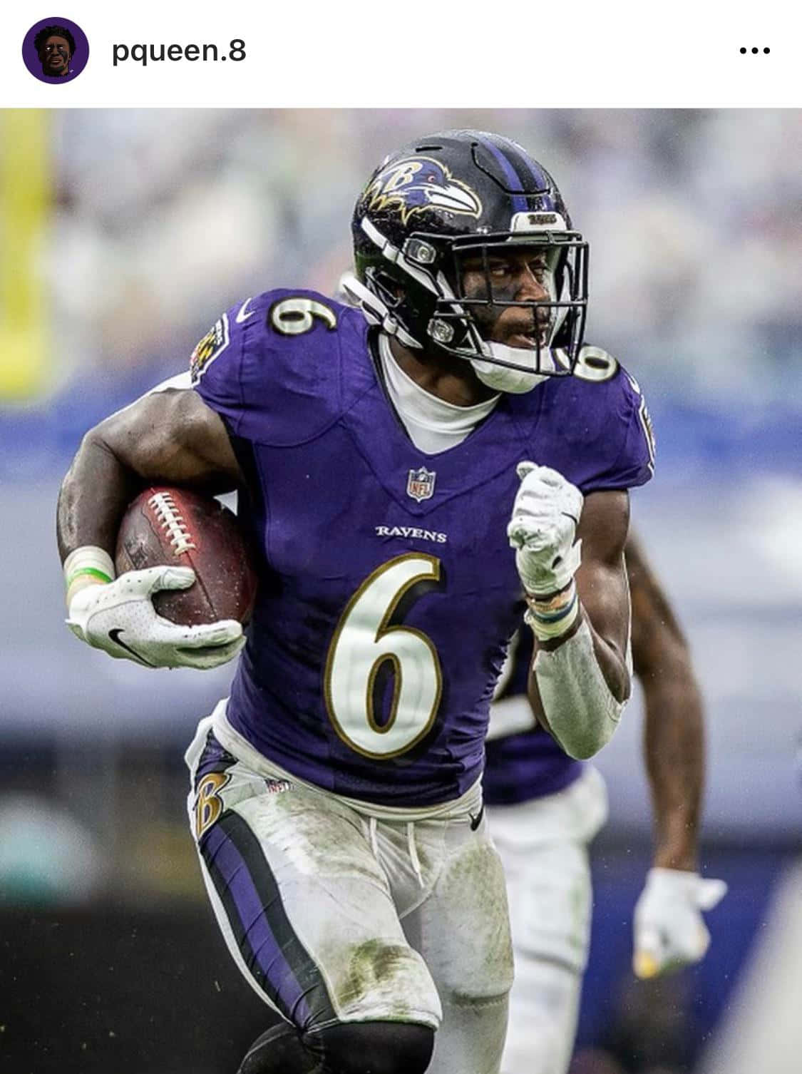 Ravens Linebackerin Action Wallpaper