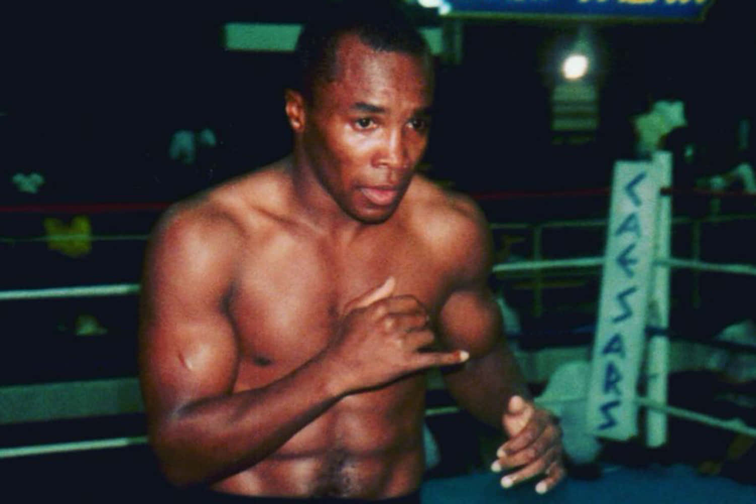 Ray Leonard Making A Hand Gesture Wallpaper