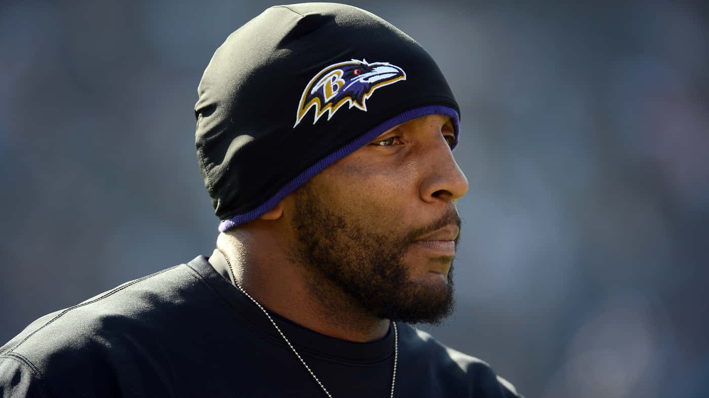 Ray Lewis Baltimore Ravens Sideline Glance Wallpaper