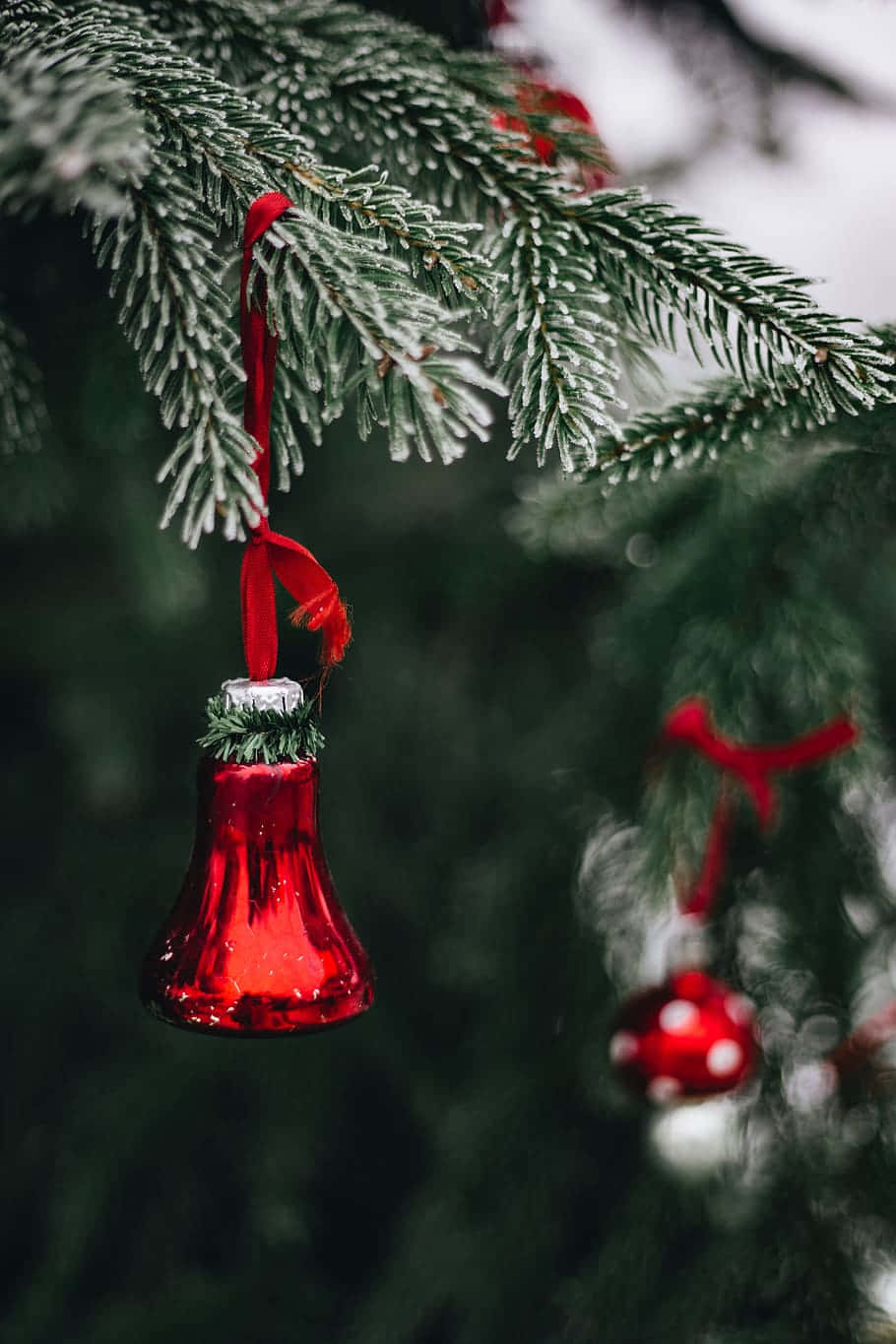 Red Bell Christmas Tree Decoration Wallpaper