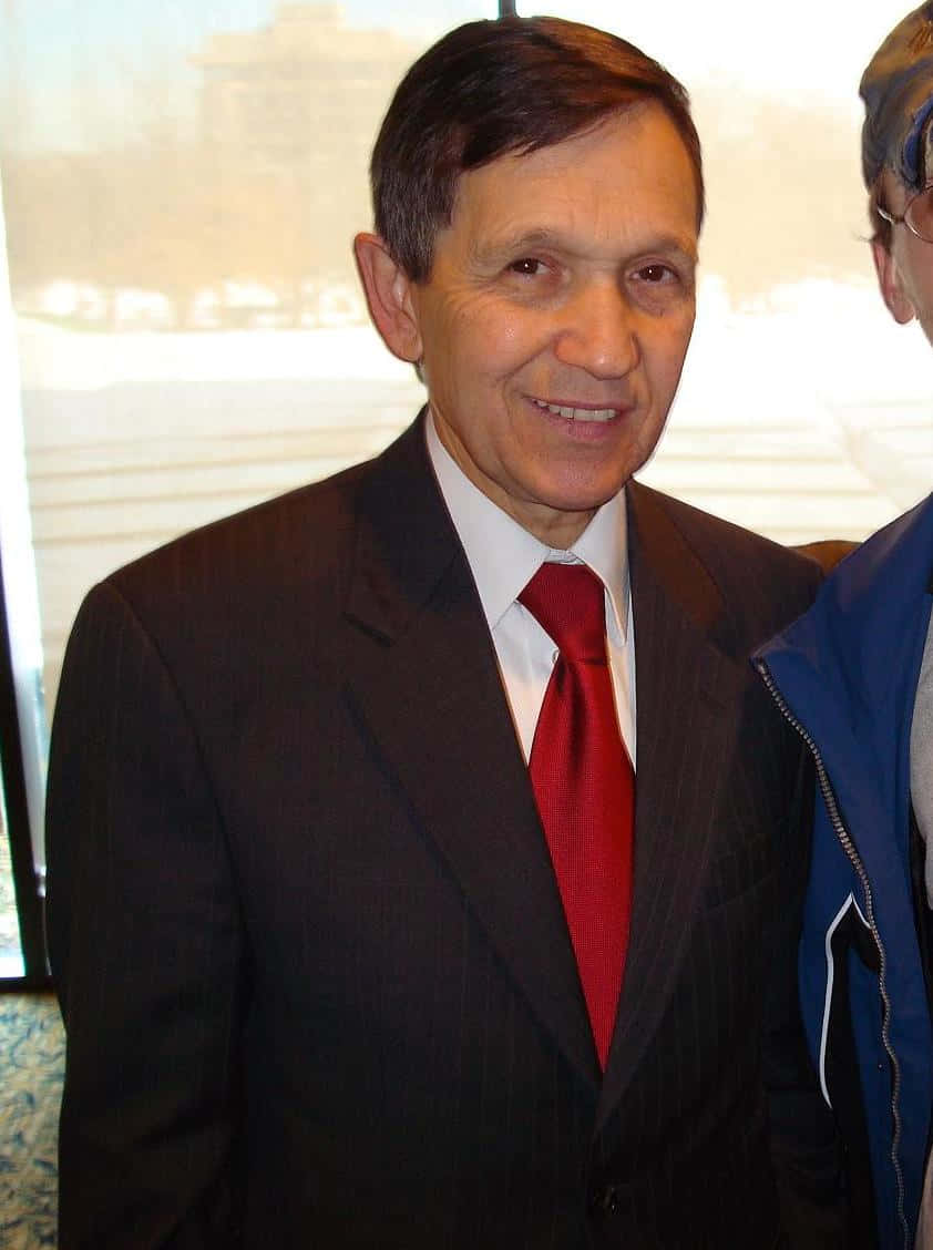 Red Necktie Of Dennis Kucinich Wallpaper