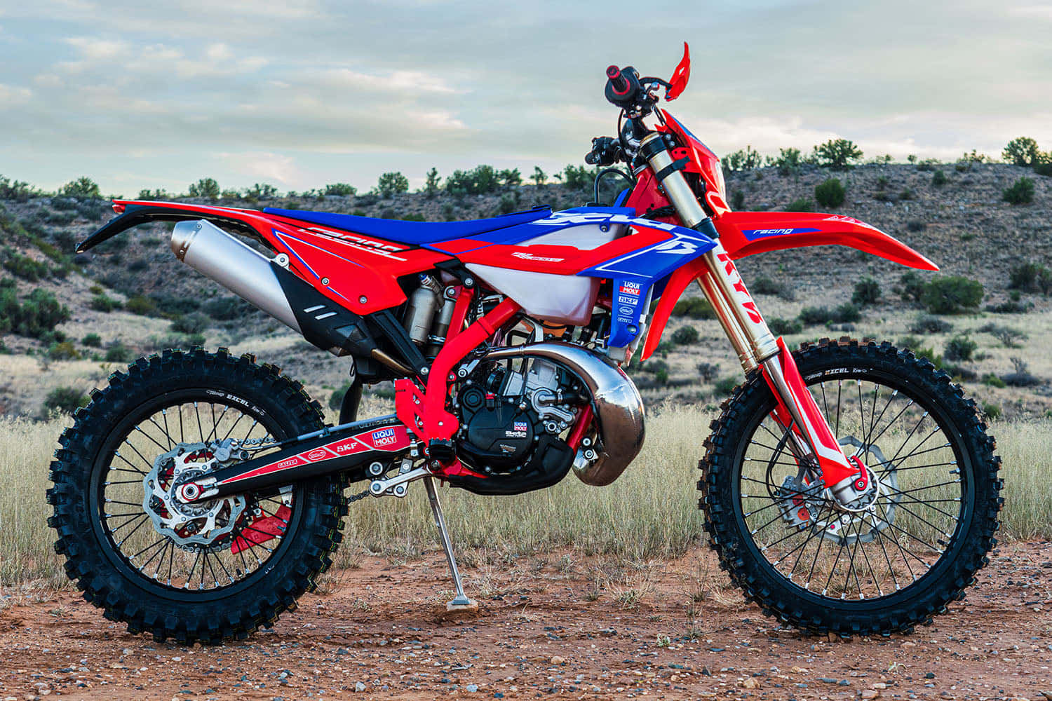 Redand Blue Beta Dirt Bike Outdoor Wallpaper