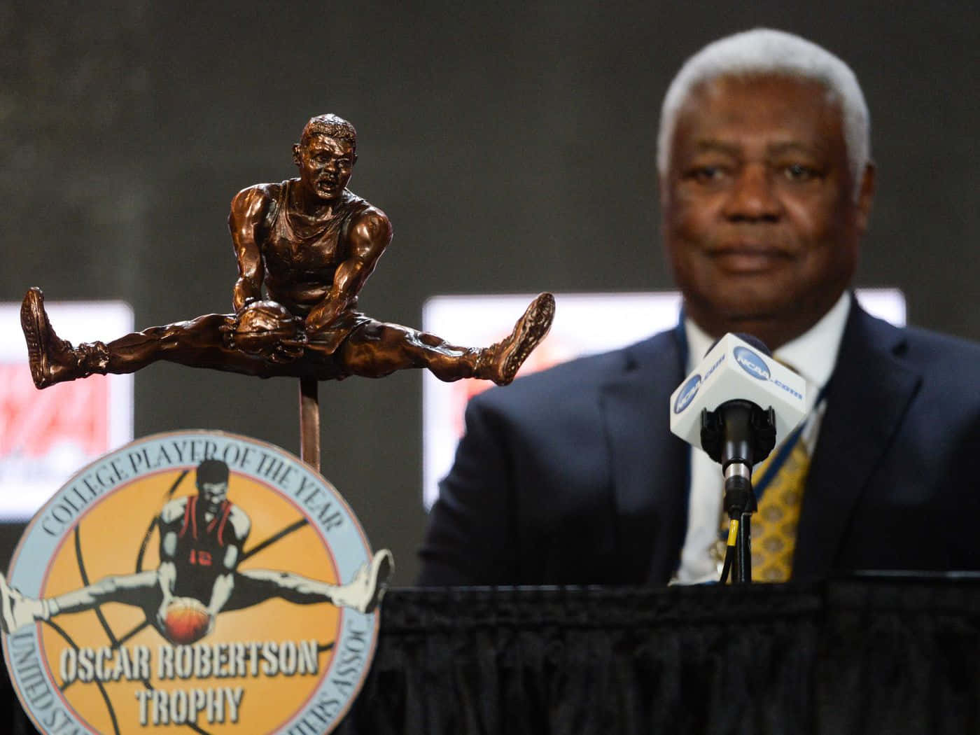 Regular Suit Oscar Robertson Wallpaper