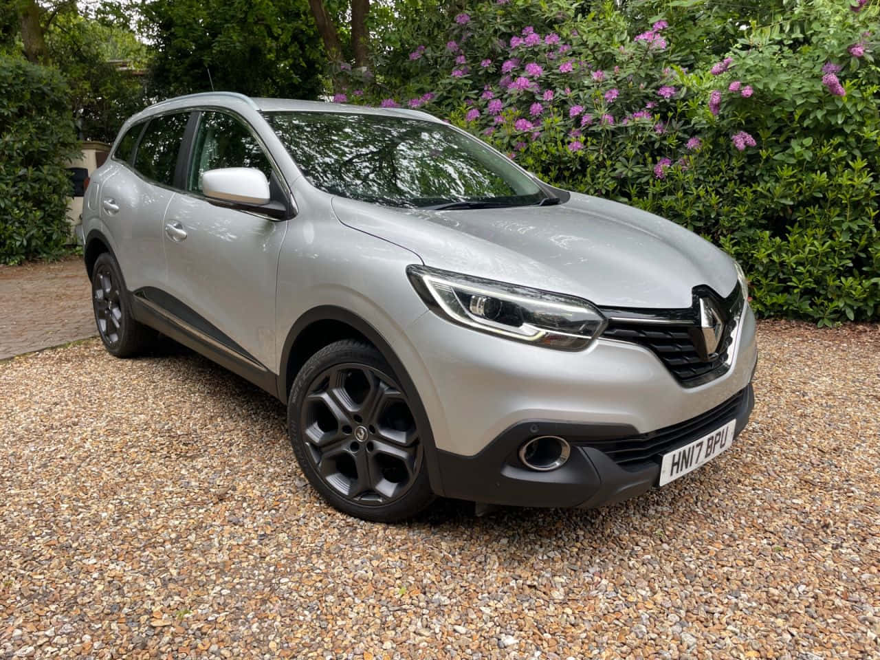 Renault Kadjar Silver Parked Outdoors Wallpaper