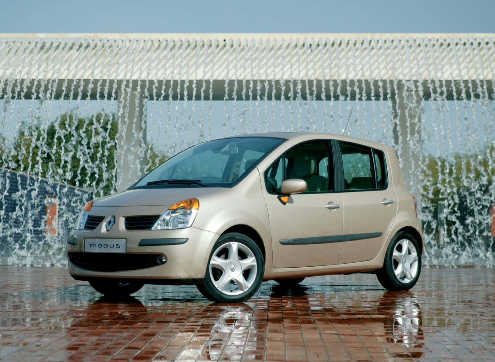 Renault Modus - Premium Compact Car Wallpaper