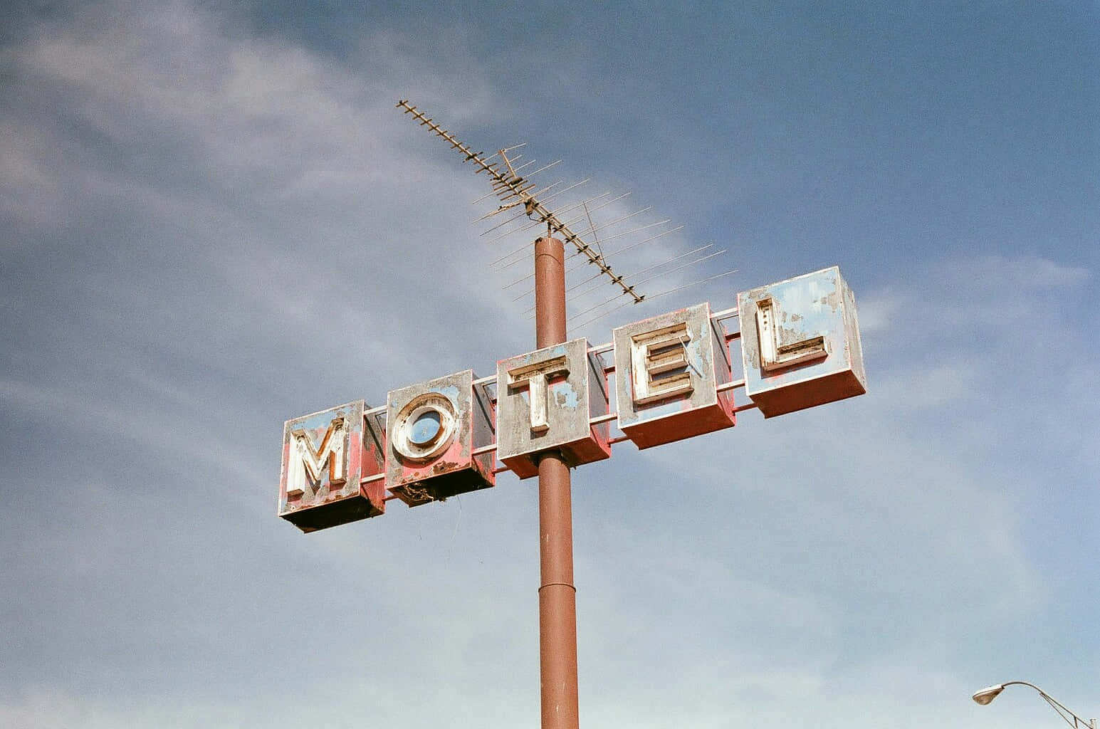 Retro Motel Sign Under Blue Sky Wallpaper