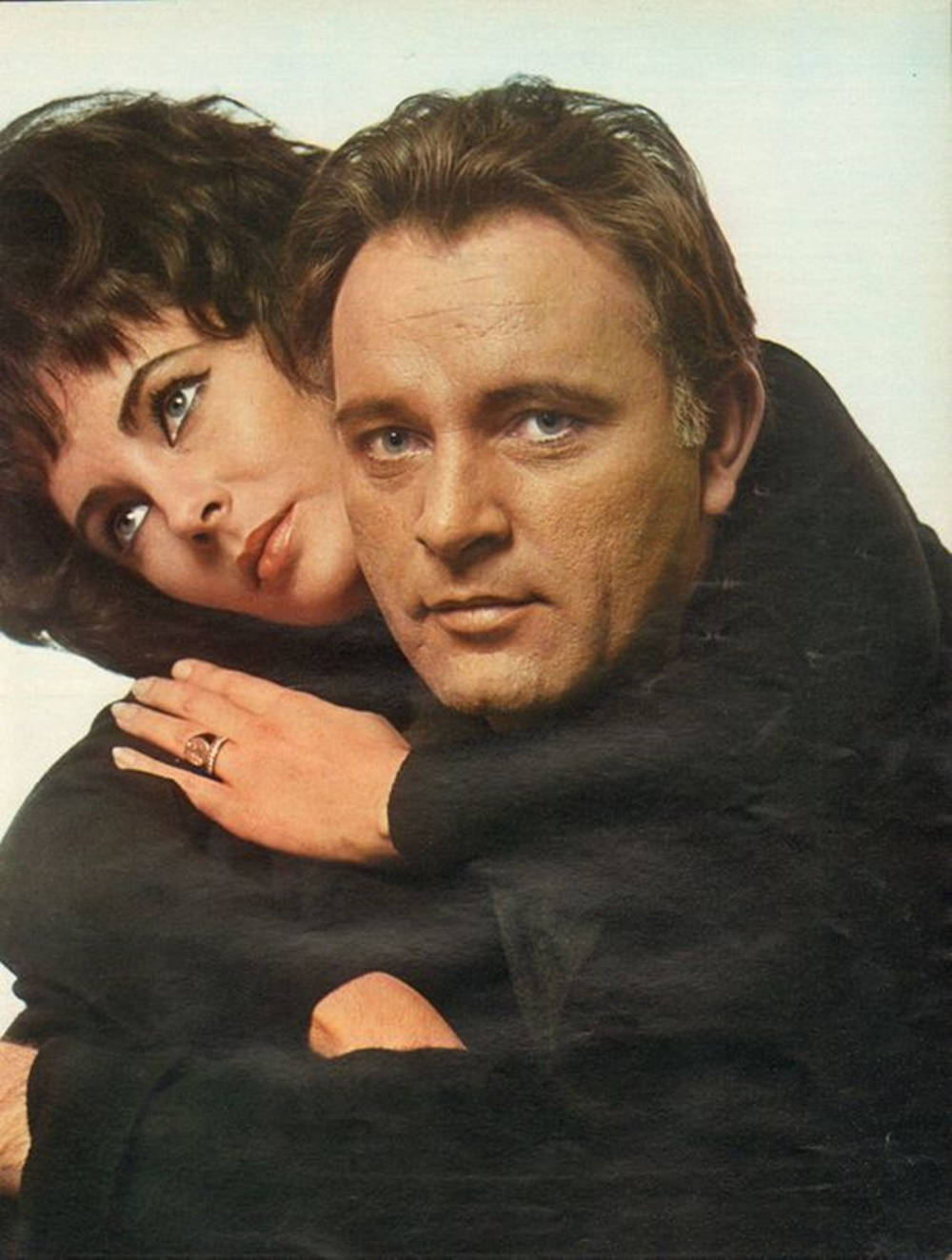 Richard Burton Posing With Elizabeth Taylor Wallpaper