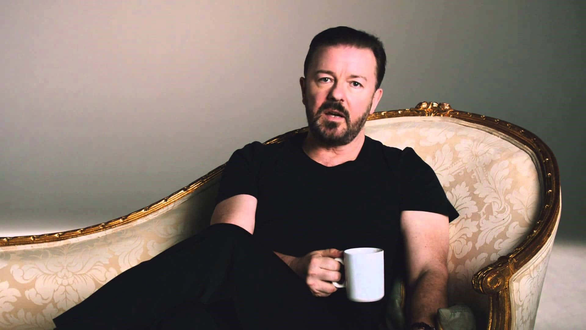 Ricky Gervais, Famous Comedic Actor And Producer Wallpaper