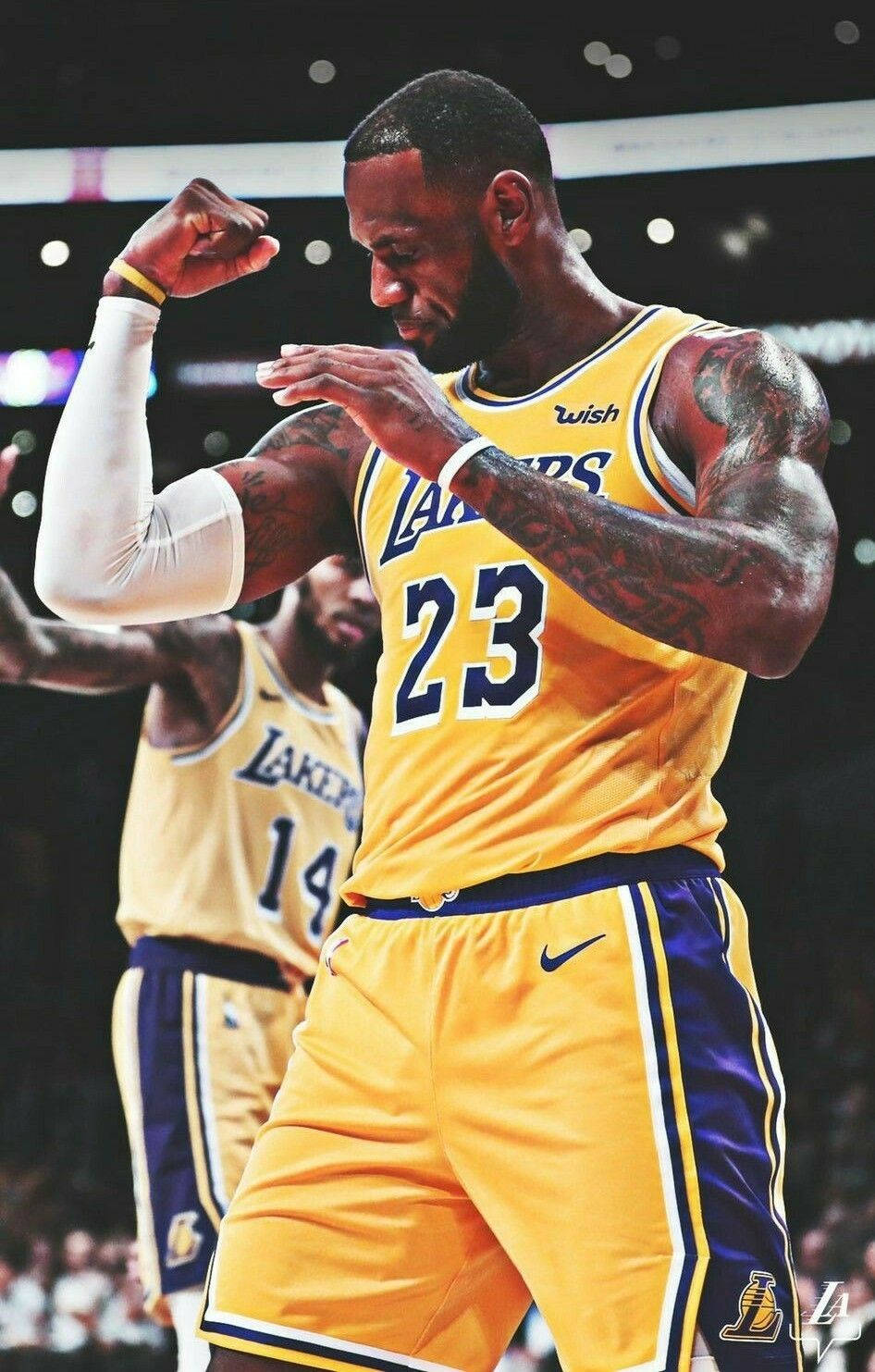 Rise To The Throne: Lebron James Takes Charge Of The Lakers Wallpaper