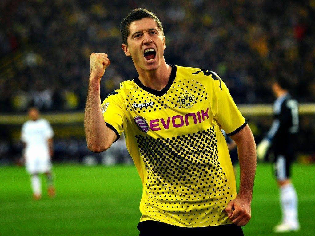 Robert Lewandowski Borussia Dortmund Player Wallpaper