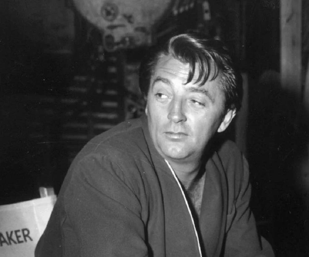 Robert Mitchum Black And White Cool Hair Wallpaper