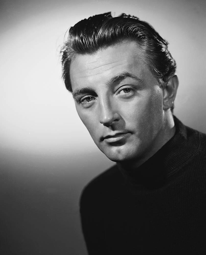 Robert Mitchum Black And White In Black Shirt Wallpaper