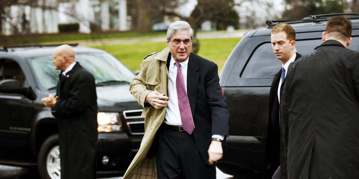 Robert Mueller Arrivingin Style Wallpaper