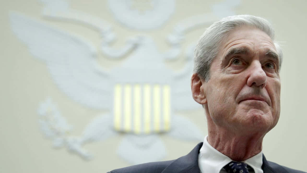 Robert Mueller Looking Upward Wallpaper