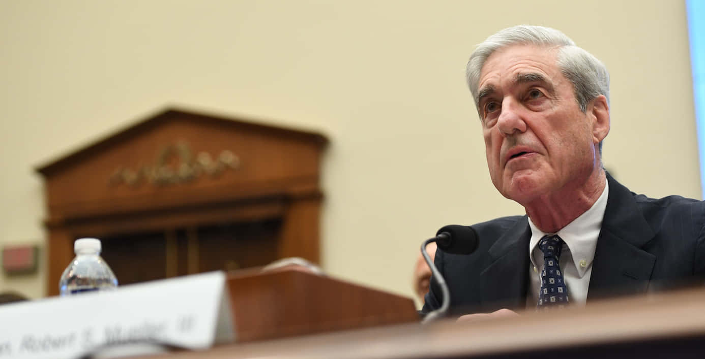 Robert Mueller Speakingat Hearing Wallpaper