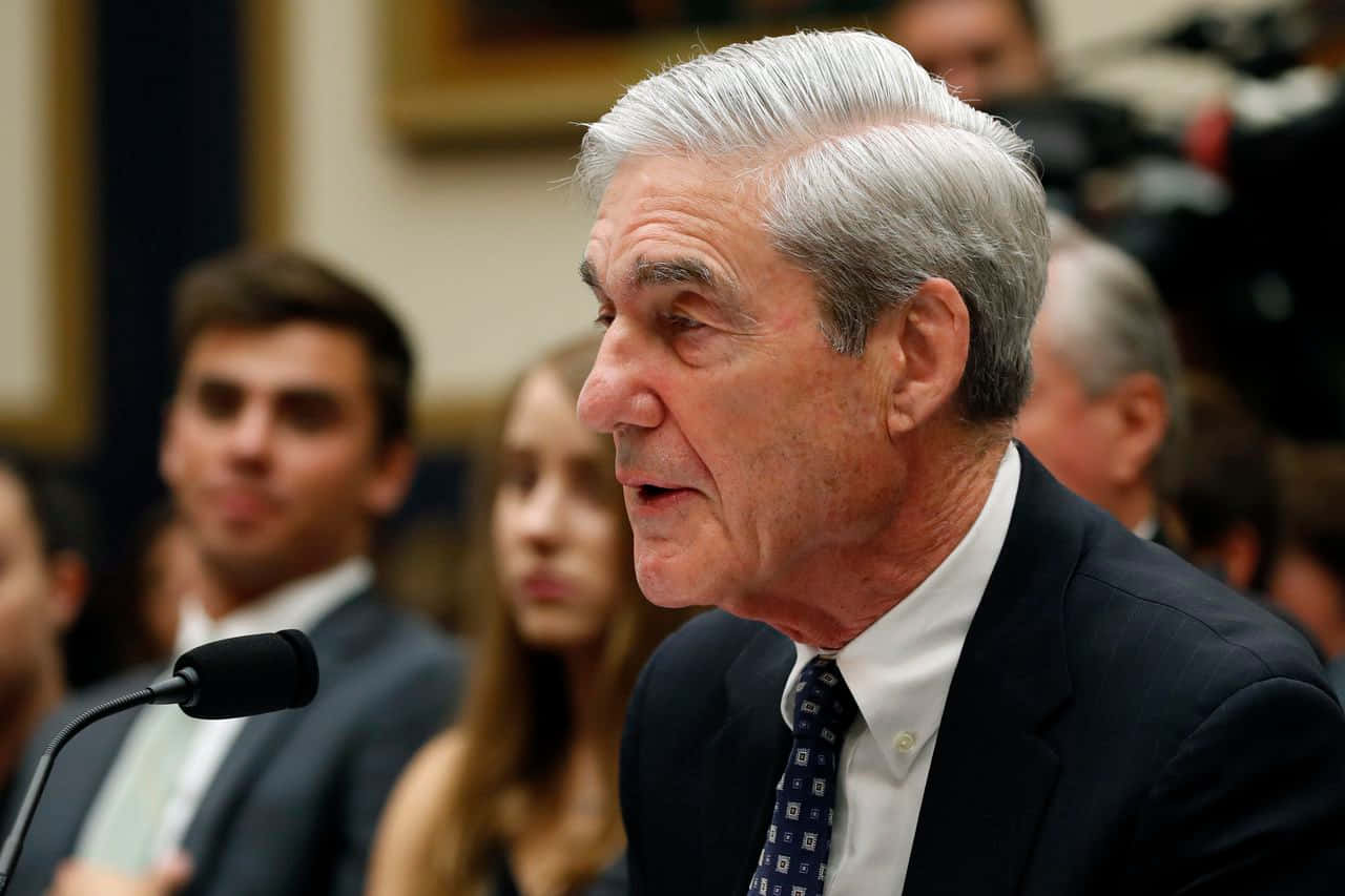 Robert Mueller Speakingat Hearing Wallpaper