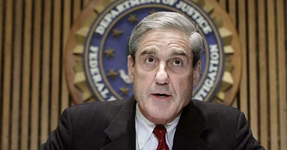 Robert Mueller Speakingat Podium Wallpaper