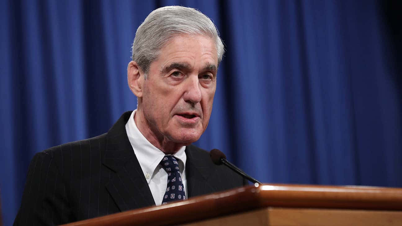 Robert Mueller Speakingat Podium Wallpaper