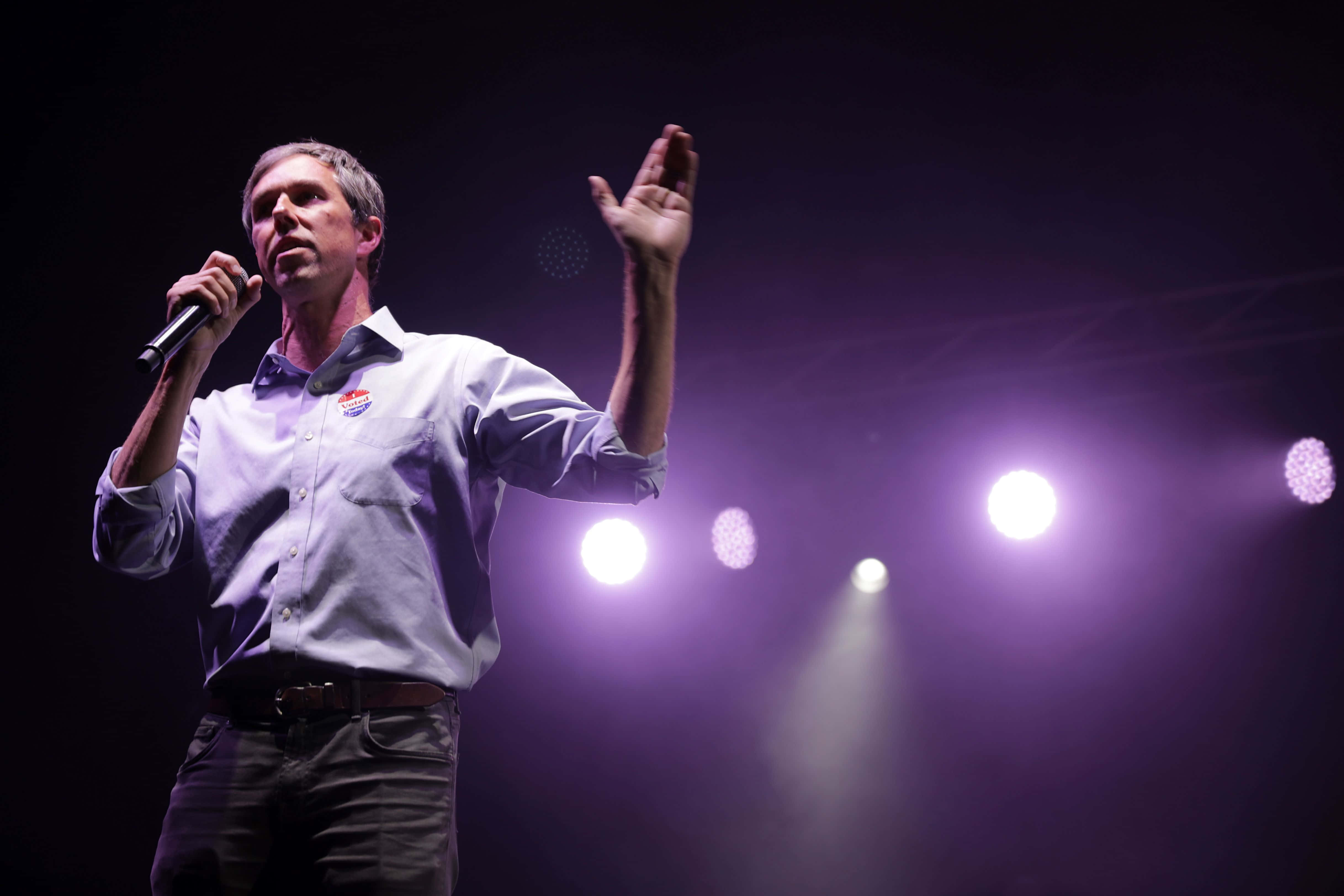 Robert O'rourke Delivering A Speech At A Political Rally. Wallpaper