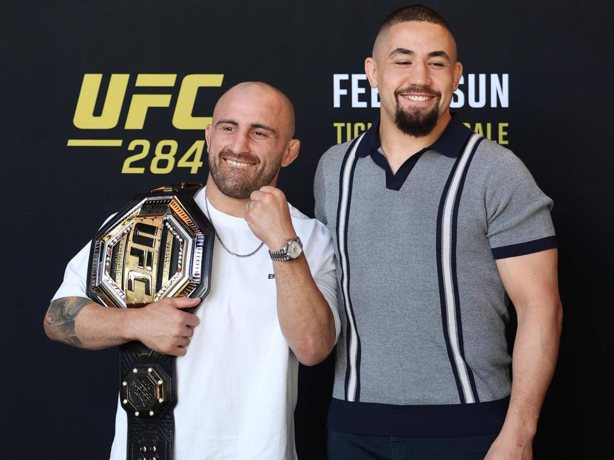 Robert Whittaker Alongside Alexander Volkanovski Against Their Shared Training Backdrop Wallpaper