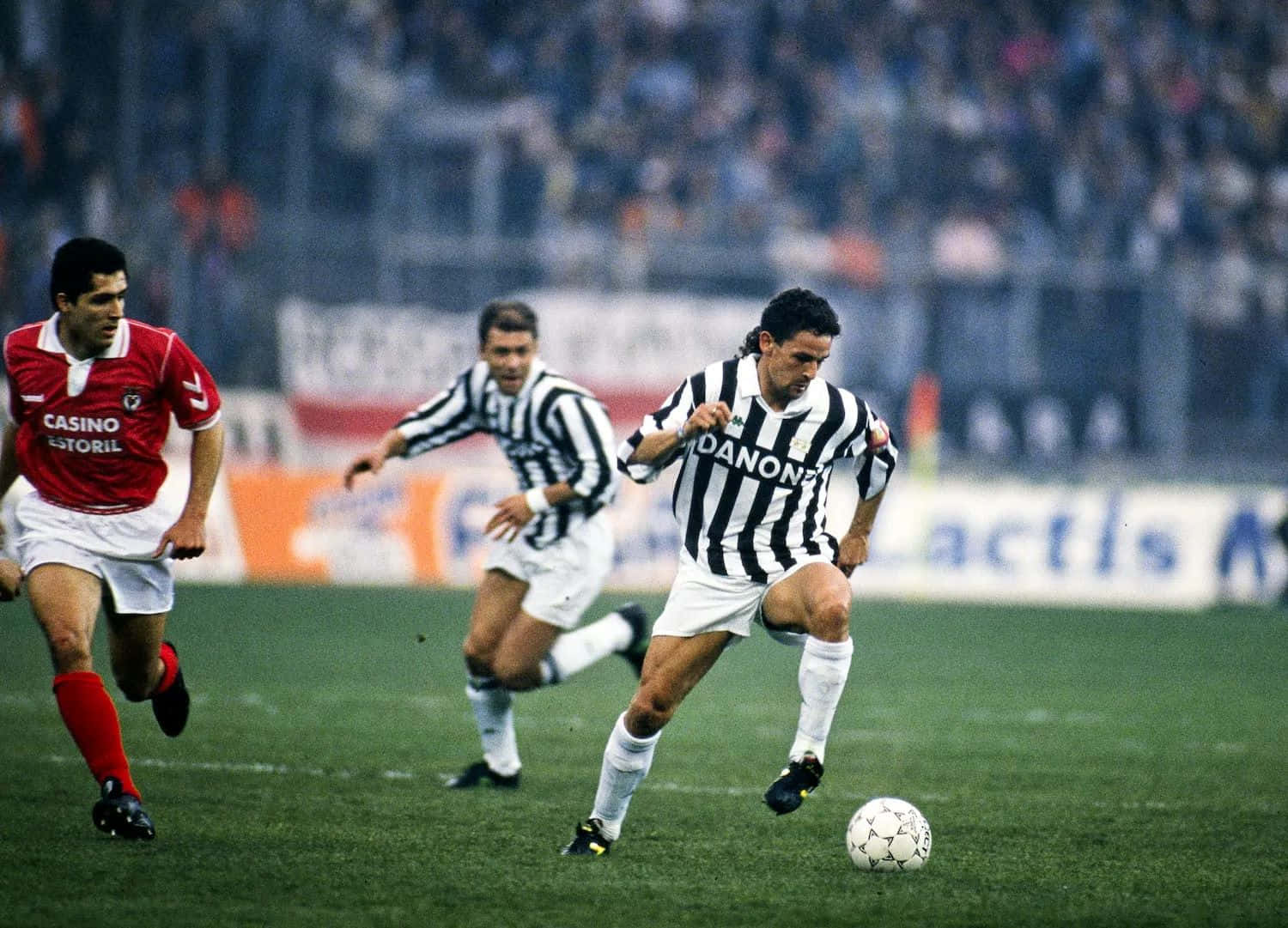 Roberto Baggio Juventus Action Wallpaper