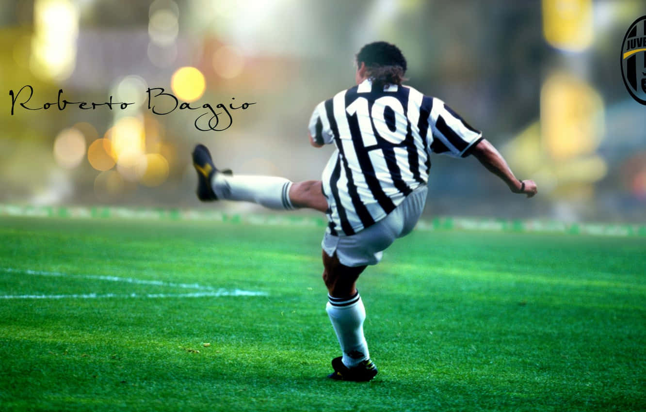 Roberto Baggio Striking Juventus F.c.jersey Wallpaper