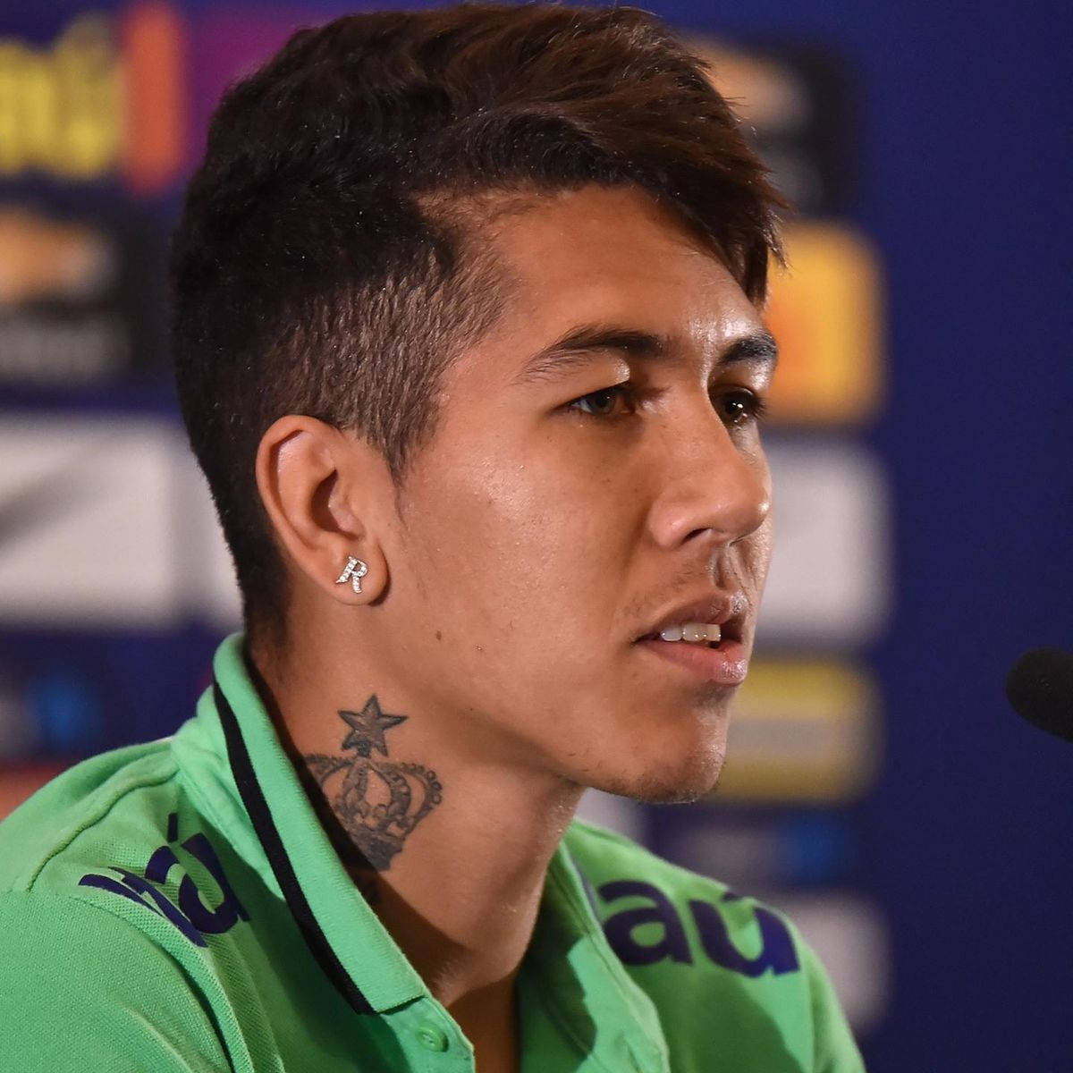 Roberto Firmino Green Shirt Wallpaper