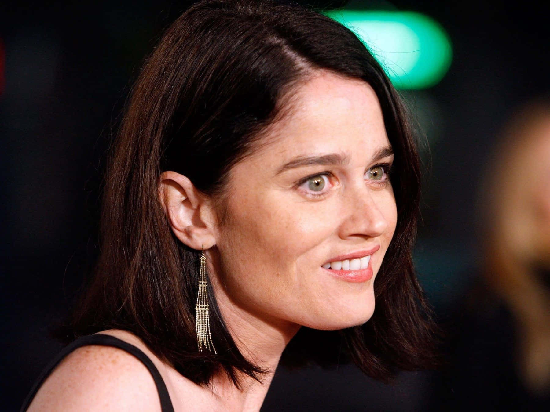 Robin Tunney Posing Elegantly In Front Of The Camera Wallpaper