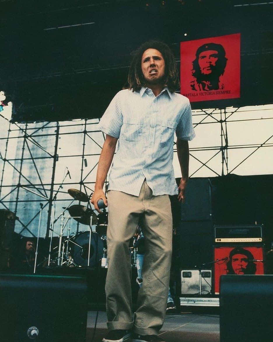 Rock Performer On Stage With Che Guevara Backdrop Wallpaper