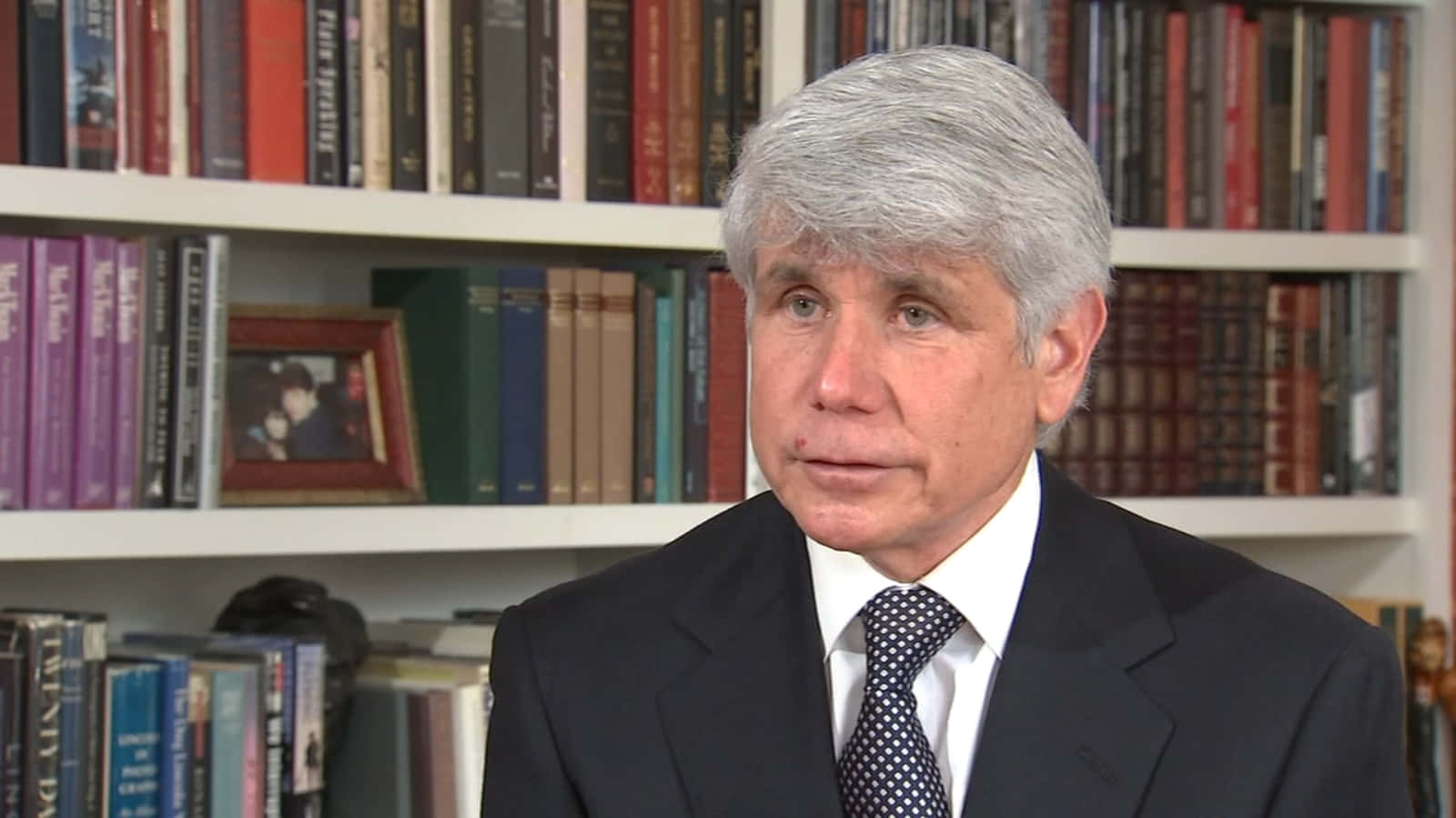 Rod Blagojevich In Front Of Bookshelf Wallpaper