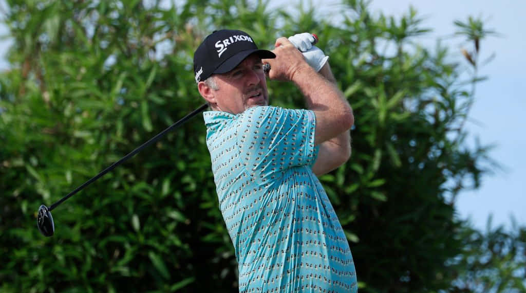 Rod Pampling Dons A Printed Blue Shirt On The Golf Course Wallpaper