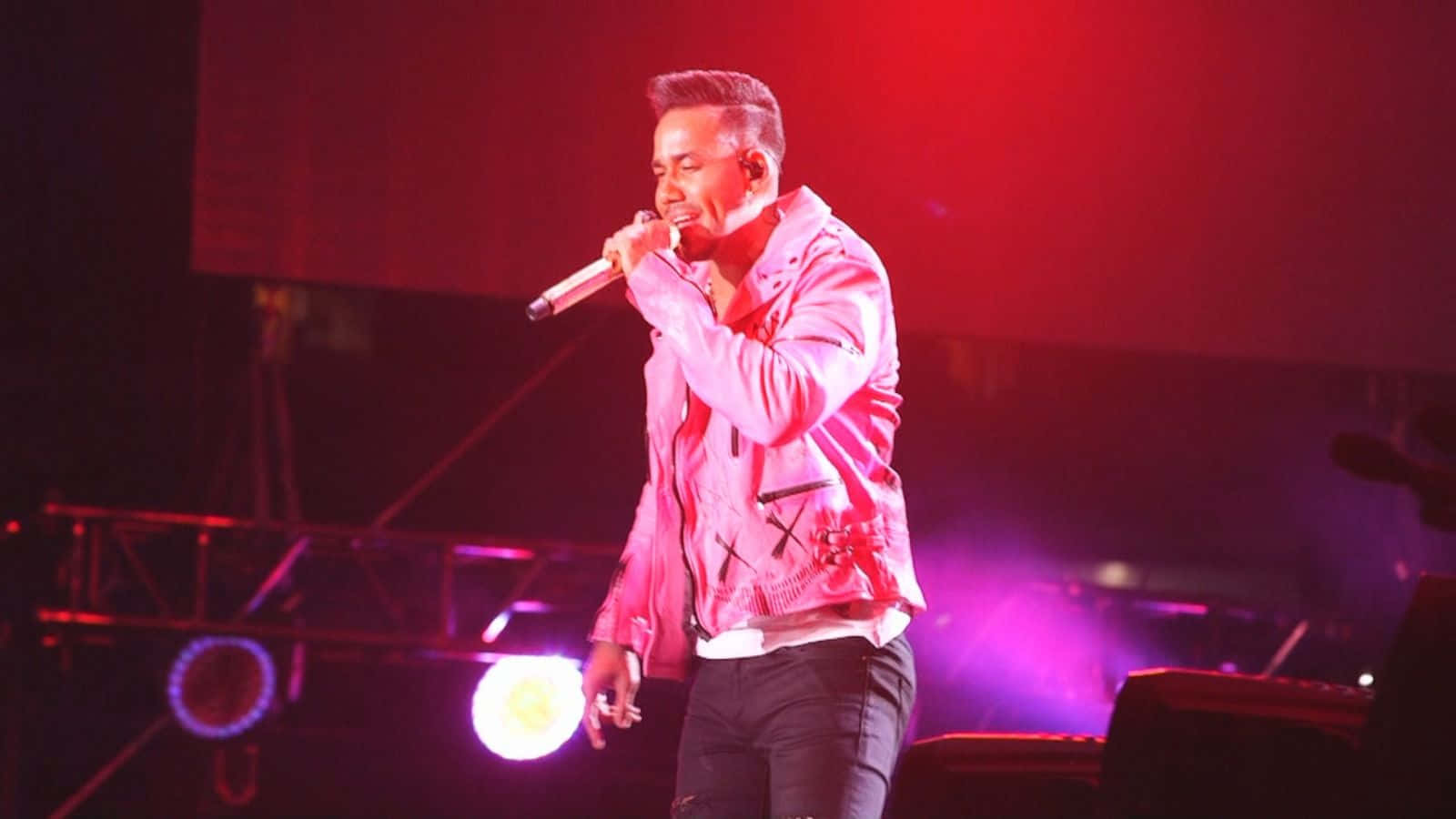 Romeo Santos Live Performance Wallpaper