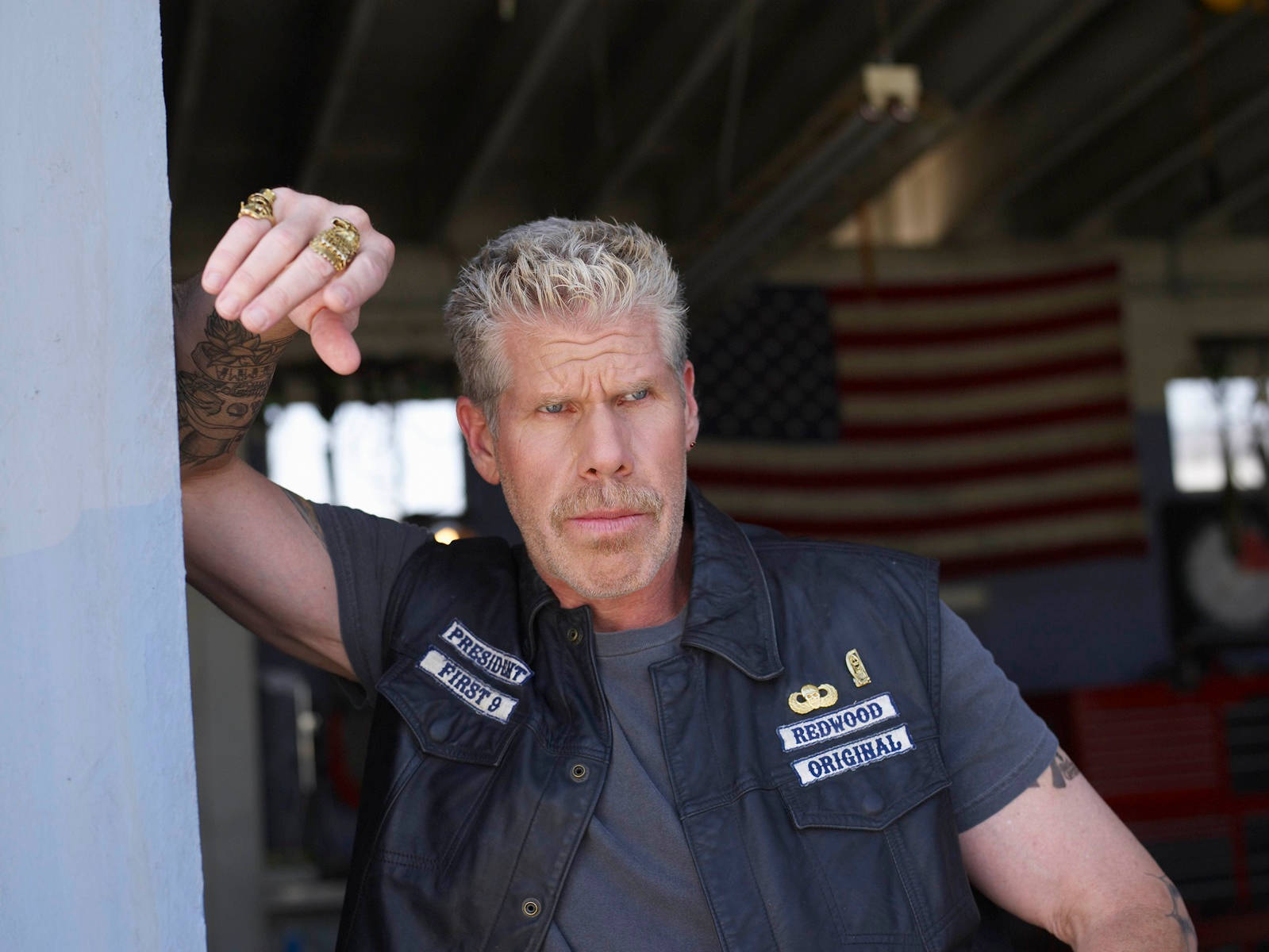 Ron Perlman's Arm Leaning On A Wall Wallpaper