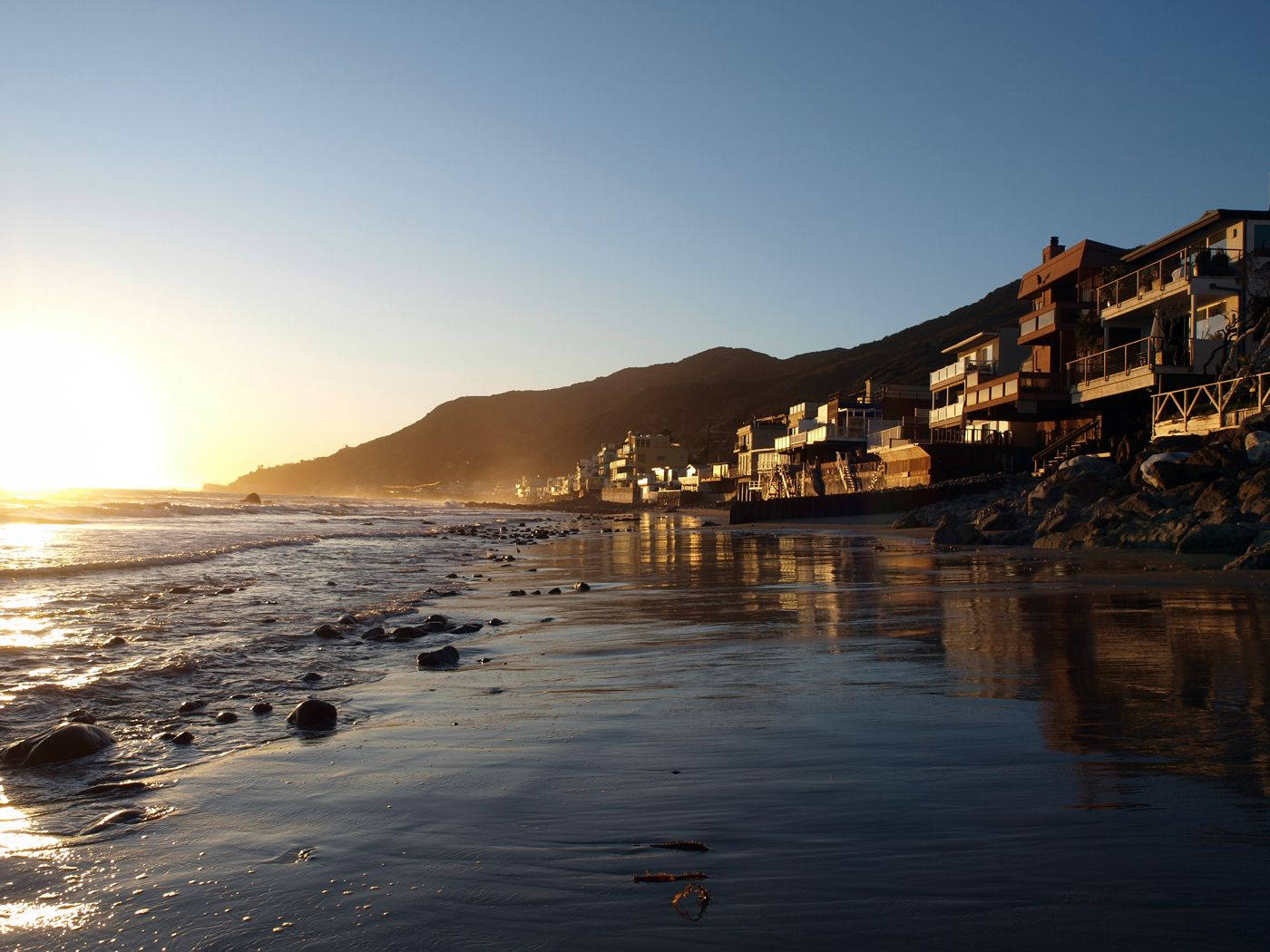 Rows Of Malibu Hotel Wallpaper