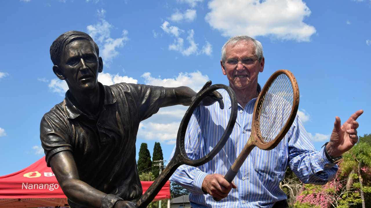 Roy Emerson With Bronze Statue Wallpaper