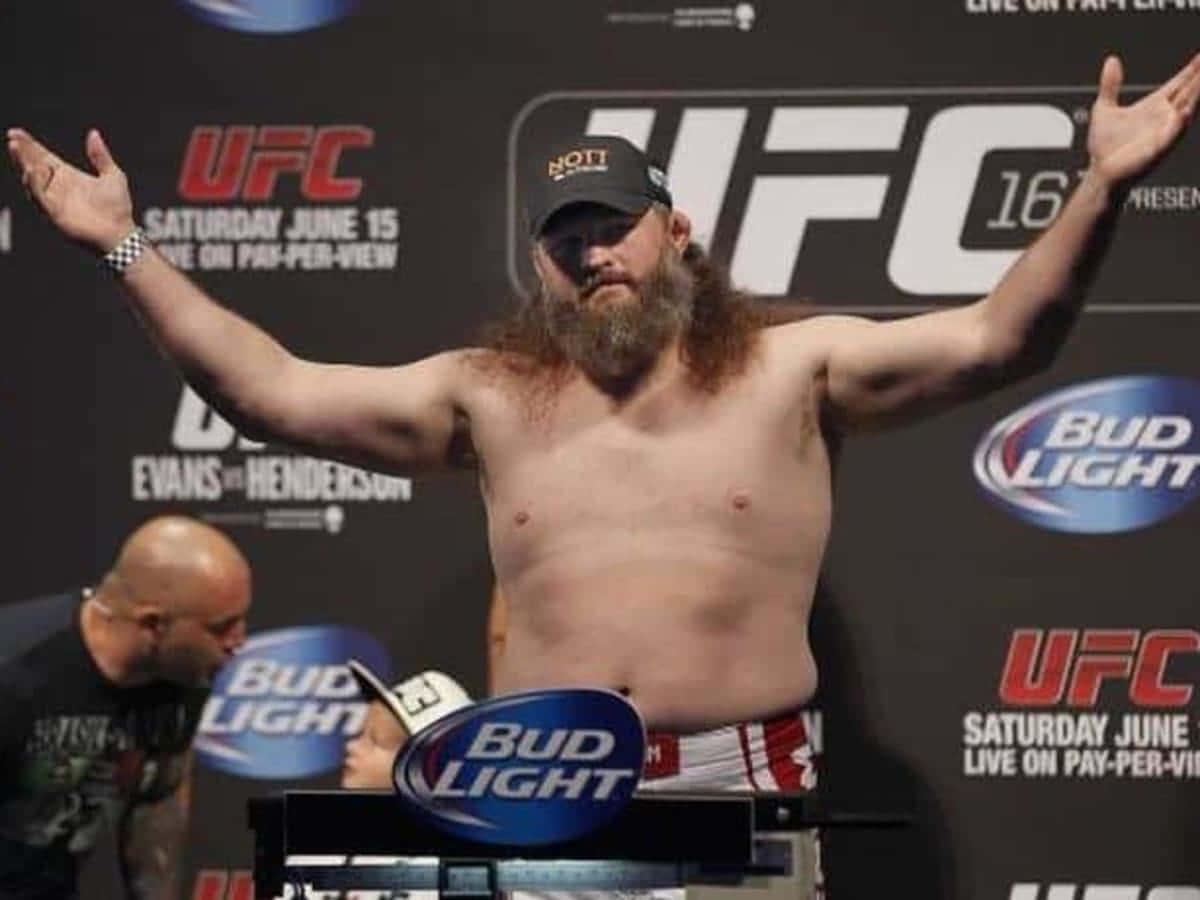 Roy Nelson Making The Weigh-in For Ufc 161 Wallpaper