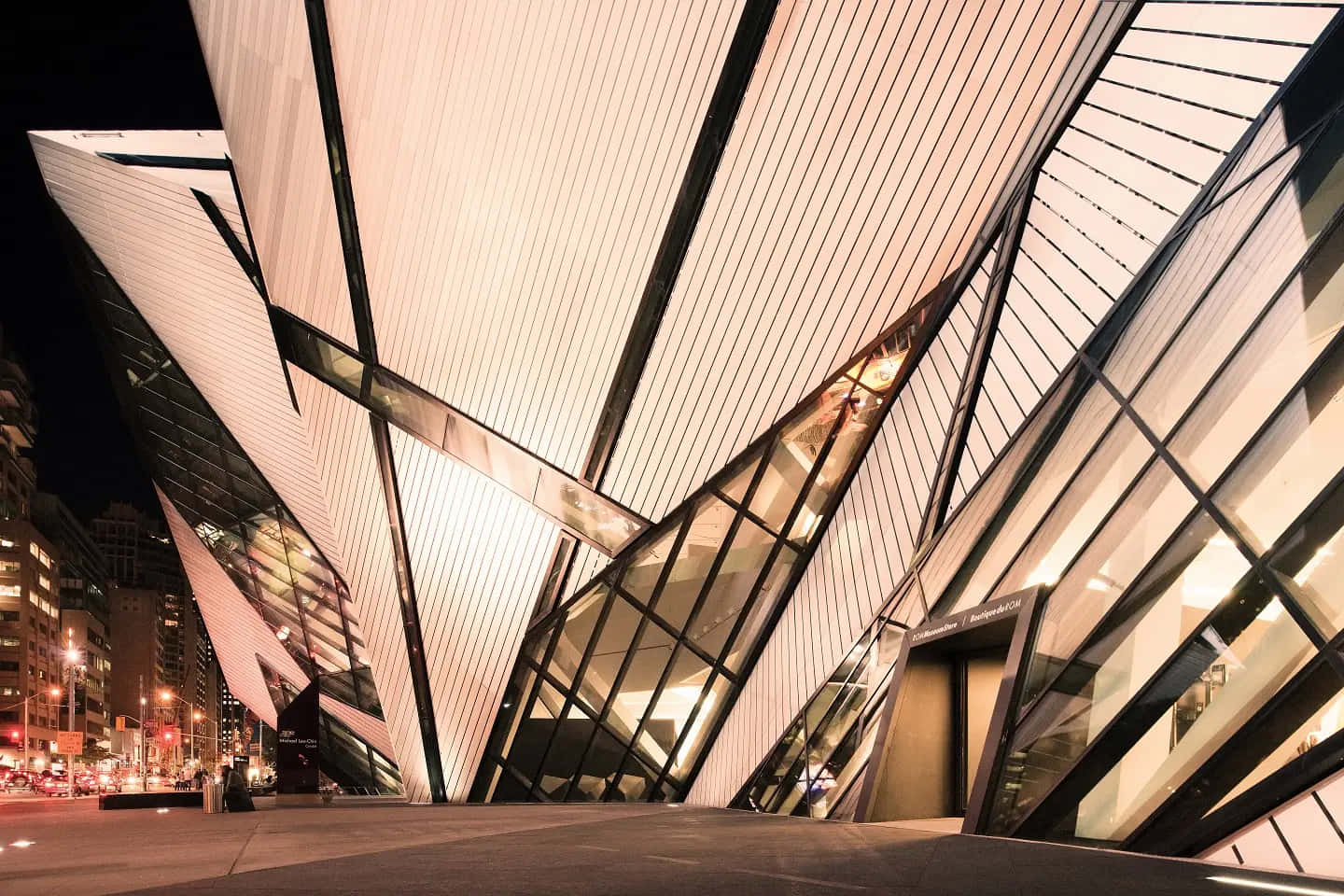 Royal Ontario Museum Exterior Night Wallpaper