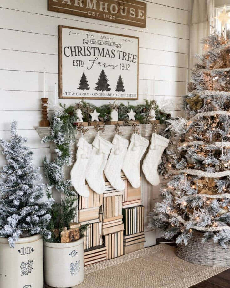 Rustic Farmhouse Christmas Decor Wallpaper