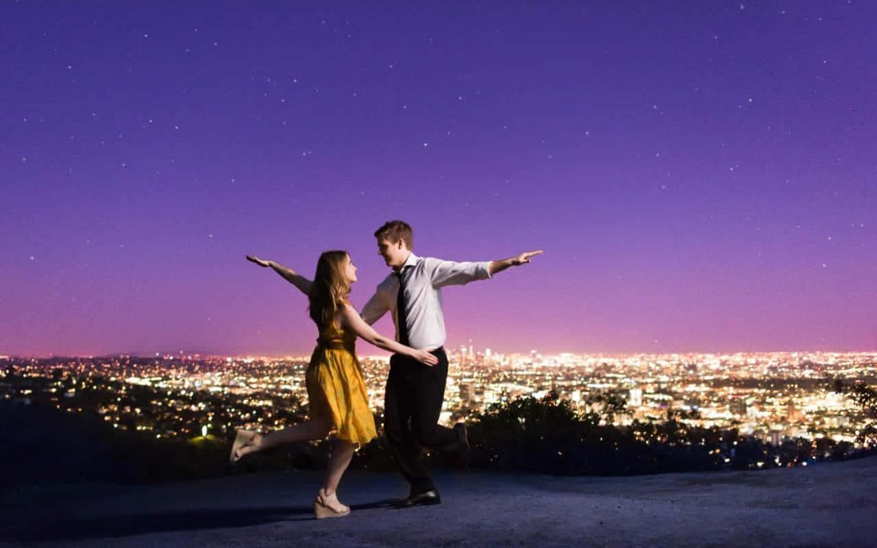 Ryan Gosling And Emma Stone In The Academy Award Winning Film, La La Land Wallpaper