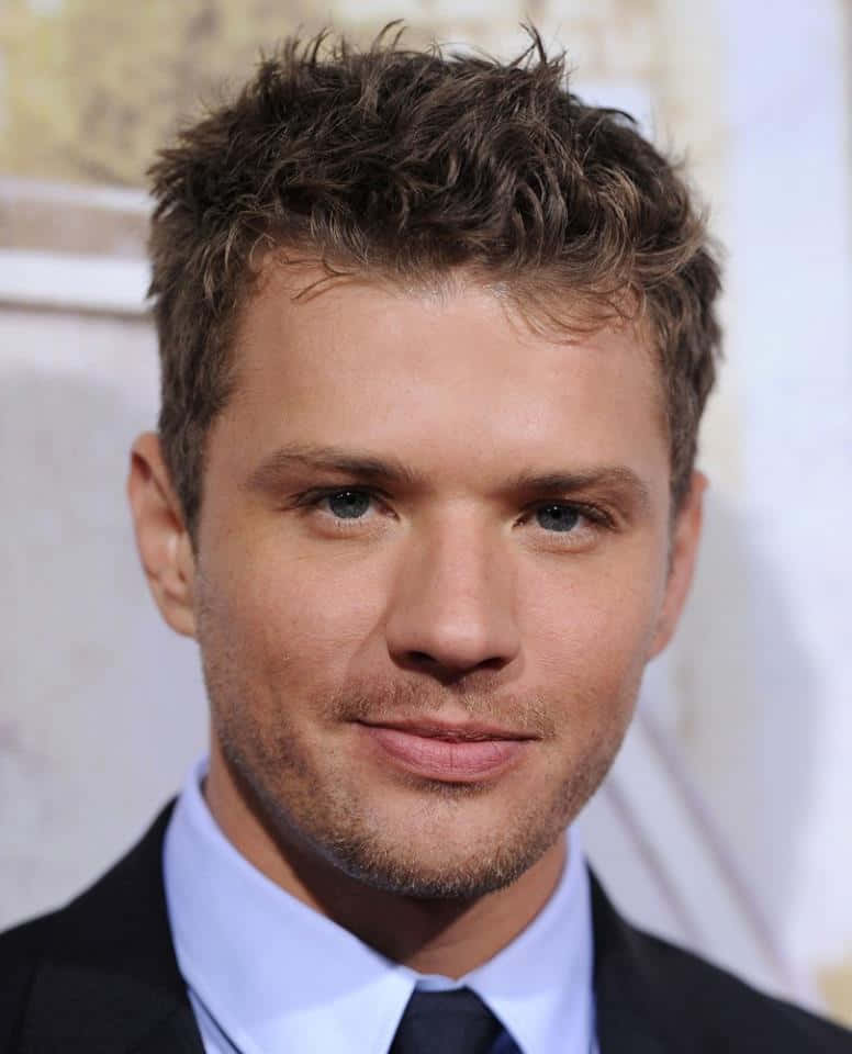 Ryan Phillippe Looking Dapper At An Event Wallpaper